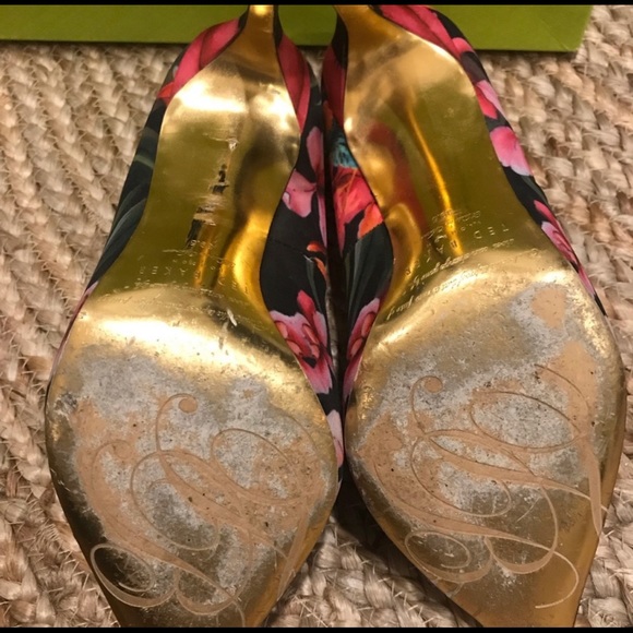 Ted Baker Black Floral heels - Picture 3 of 4